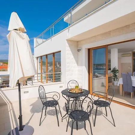 Luxury Natali With Pool Apartamento