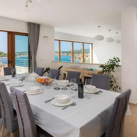 Luxury Natali With Pool Apartamento *