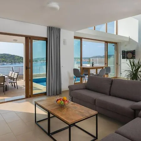 Luxury Natali With Pool Apartamento